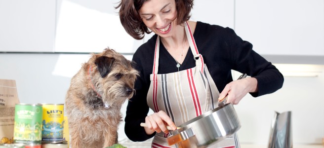 Henrietta Morrison of Lilly's pet food prepares a dinner with Lilly the dog, 22nd Feb 2011 © Vicki Couchman.com vickcouchman.blogspot.com 07957226911